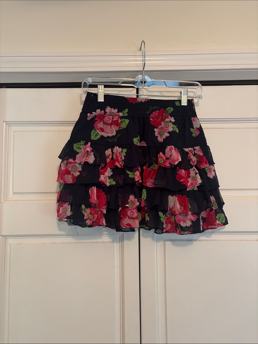 Y2K Hollister Floral Tiered Ruffle Mini Skirt with Pink Floral